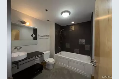 2201 Locust Street #408 & 409, Saint Louis, MO 63103 - Photo 23