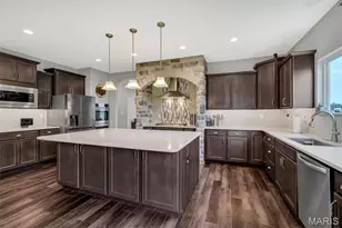 127 Central Park Ave, Wentzville, MO 63385 - Photo 7