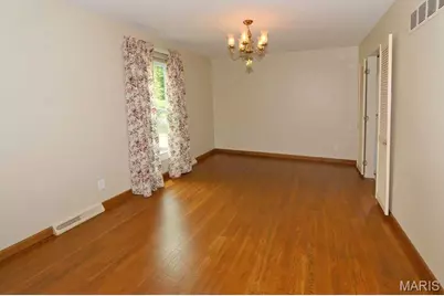 111 Green Acres Road, Bellefontaine Neighbors, MO 63137 - Photo 7