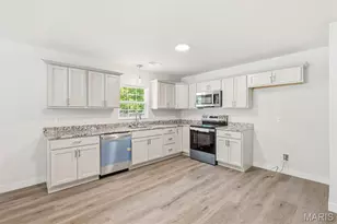 256 Walnut St, Hawk Point, MO 63349 - Photo 7