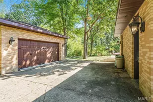 7369 Whitehaven Dr, Saint Louis, MO 63123 - Photo 37