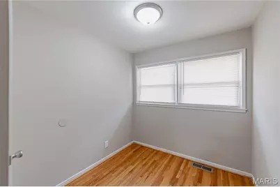 337 Lancashire Road, Saint Louis, MO 63137 - Photo 5