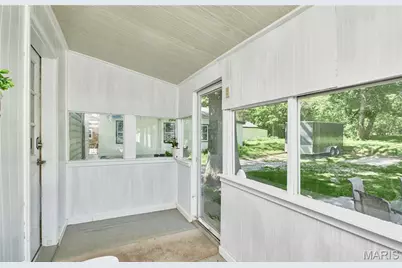 8615 Mackenzie Road, Saint Louis, MO 63123 - Photo 5