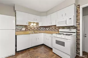 2558 Carousel Ct, Florissant, MO 63031 - Photo 17