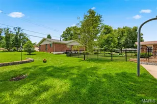 409 Mayfair Dr, Ballwin, MO 63011 - Photo 51
