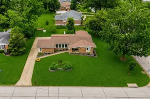 409 Mayfair Dr, Ballwin, MO 63011 - Photo 3