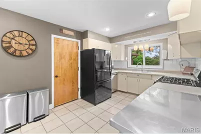 9401 Sophine Lane, Saint Louis, MO 63123 - Photo 9