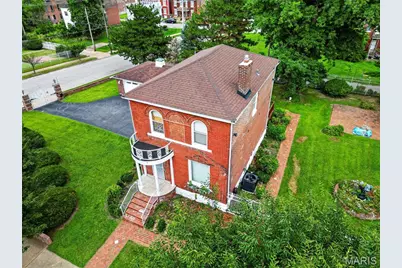 1392 Burd Avenue, Saint Louis, MO 63112 - Photo 1