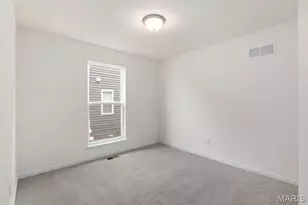 12224 Louiselle Park Dr, Maryland Heights, MO 63043 - Photo 17