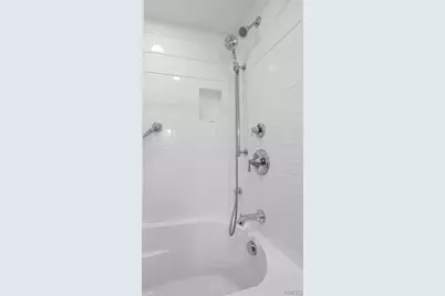 7401 Oxford Drive, Saint Louis, MO 63105 - Photo 29