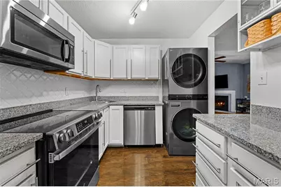 9125 N Swan Circle, Brentwood, MO 63144 - Photo 7