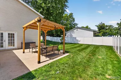1301 Cave Springs Estate Drive, Saint Peters, MO 63376 - Photo 5