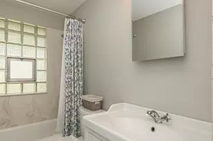 581 Meadowridge Dr, Kirkwood, MO 63122 - Photo 11