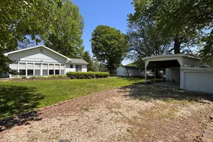2800 S Carolina St, Louisiana, MO 63353 - Photo 3