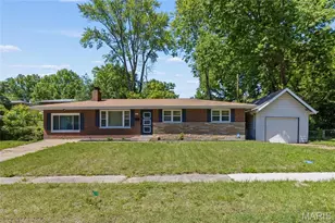 931 Thatcher Ave, Ferguson, MO 63135 - Photo 1