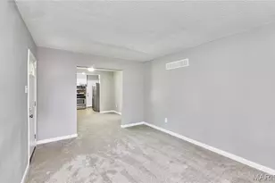 2146 Fairhaven Dr, Jennings, MO 63136 - Photo 9