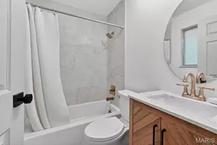 4851 Sunnyview Dr, Saint Louis, MO 63128 - Photo 17