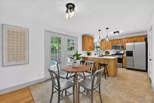 4851 Sunnyview Dr, Saint Louis, MO 63128 - Photo 9