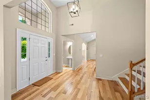 1535 Fawnvalley Dr, Des Peres, MO 63131 - Photo 3