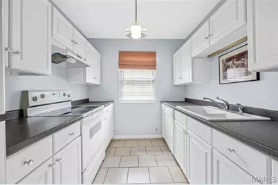 9073 W Swan Circle, Saint Louis, MO 63144 - Photo 7