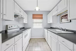 9073 W Swan Cir, Saint Louis, MO 63144 - Photo 7