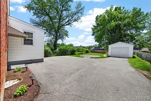 8832 Lawn Ave, Brentwood, MO 63144 - Photo 11