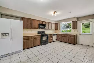 4863 Vermilion Dr, Saint Louis, MO 63128 - Photo 11