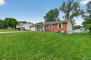 22 Armitage Dr, Saint Peters, MO 63376 - Photo 3