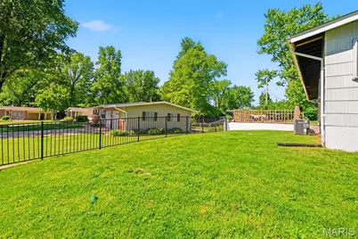410 Hawthorn Avenue, Saint Charles, MO 63301 - Photo 39