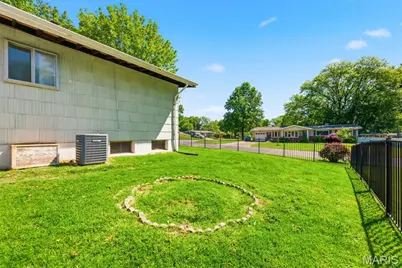 410 Hawthorn Avenue, Saint Charles, MO 63301 - Photo 37