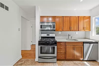 9826 Lullaby Lane, Saint Louis, MO 63114 - Photo 5