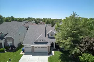 111 Berry Manor Cir, Saint Charles, MO 63376 - Photo 5