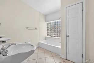 7828 Stanford Ave, University City, MO 63130 - Photo 35