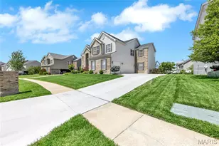 7107 Whisper Creek Dr, Wentzville, MO 63385 - Photo 5