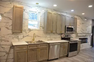 5381 Bermuda Dr, Saint Louis, MO 63121 - Photo 3