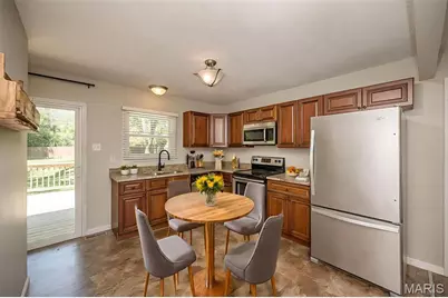 809 Lindell Drive, Ballwin, MO 63011 - Photo 9