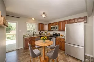 809 Lindell Dr, Ballwin, MO 63011 - Photo 9