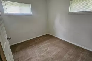 10212 Duke Dr, Saint Louis, MO 63136 - Photo 15