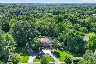 139 Ladue Lake Dr, Creve Coeur, MO 63141 - Photo 3