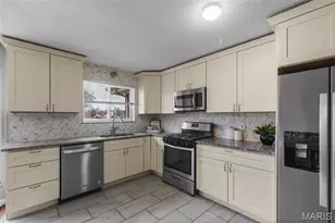 6064 W Cabanne Pl, Saint Louis, MO 63112 - Photo 17