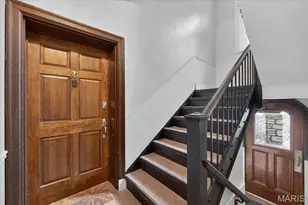 7525 Buckingham Dr, Saint Louis, MO 63105 - Photo 5