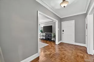7525 Buckingham Dr, Saint Louis, MO 63105 - Photo 7