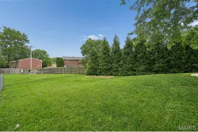7400 Town and Country Place, Hazelwood, MO 63042 - Photo 29