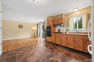 7400 Town and Country Pl, Hazelwood, MO 63042 - Photo 11
