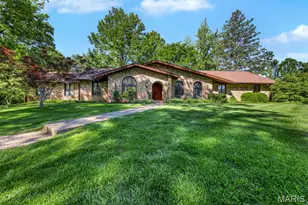 1 Huntleigh Trails Ln, Saint Louis, MO 63131 - Photo 3