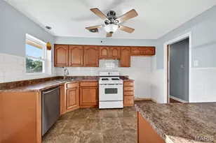 4019 Greenmeadows Dr, Saint Louis, MO 63123 - Photo 7