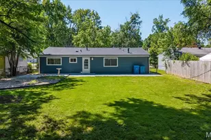 9811 Mill Pass Ln, Saint Louis, MO 63134 - Photo 7