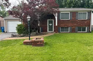 11819 Foxwood Dr, Maryland Heights, MO 63043 - Photo 1