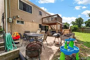 11819 Foxwood Dr, Maryland Heights, MO 63043 - Photo 11