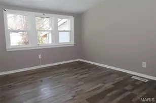 5460 Hamilton Ave, Jennings, MO 63136 - Photo 11